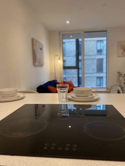 Modern Trafford 1Br Apartment-Free Parking-Cinema Room Mánchester Exterior foto