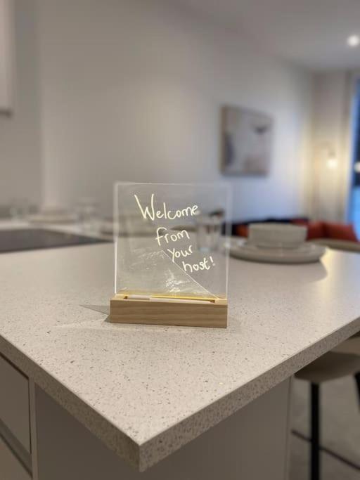 Modern Trafford 1Br Apartment-Free Parking-Cinema Room Mánchester Exterior foto