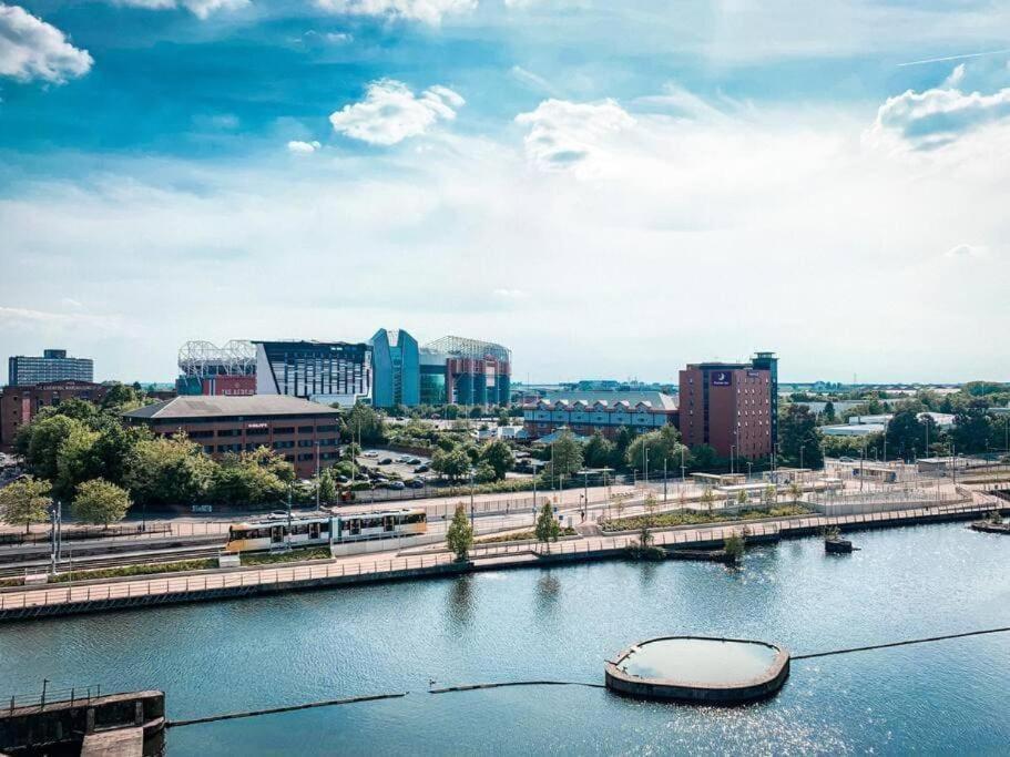Modern Trafford 1Br Apartment-Free Parking-Cinema Room Mánchester Exterior foto