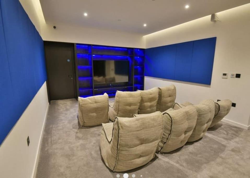 Modern Trafford 1Br Apartment-Free Parking-Cinema Room Mánchester Exterior foto